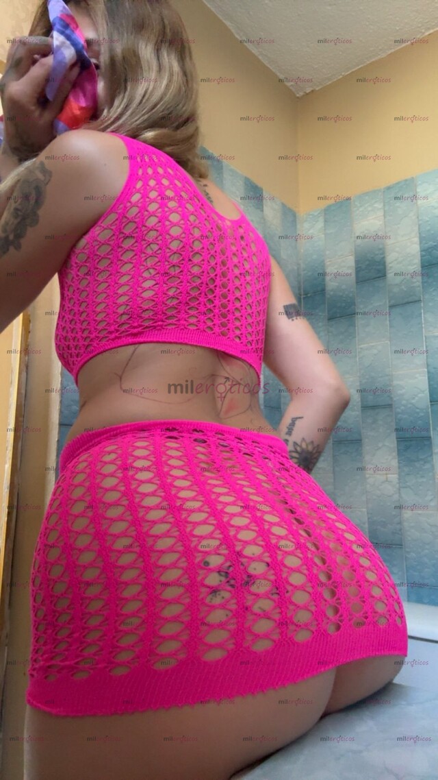 FOTOS DE ESTRECHA Y SUPER CALIENTE EN LA CAMA... PONME DE PERRITO Y NALGUEAME