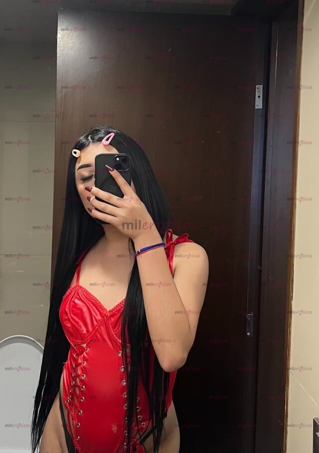 FOTOS DE MUÑEQUITA CON TETITAS DE HORMONA, NALGAS PARADITAS, Y UN PENE RIQUÍSIMO
