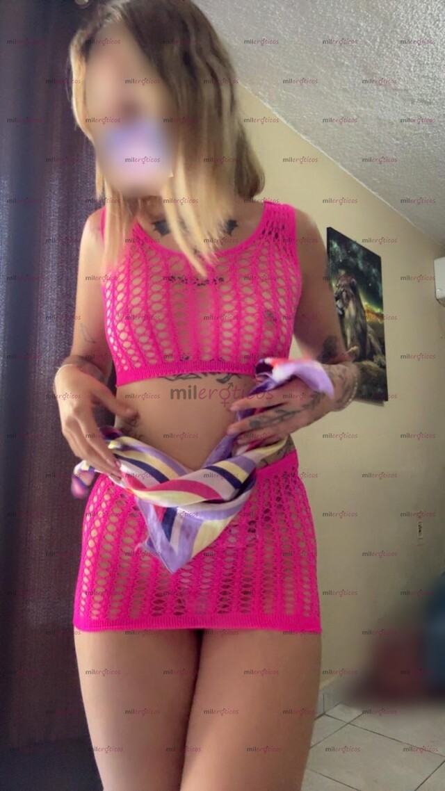 FOTOS DE ESTRECHA Y SUPER CALIENTE EN LA CAMA... PONME DE PERRITO Y NALGUEAME