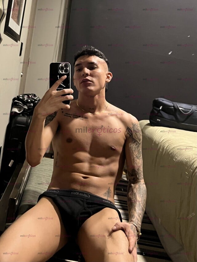 FOTOS DE JOVEN SEXY Y GUAPO CON GANAS DE DIVERSIÓN