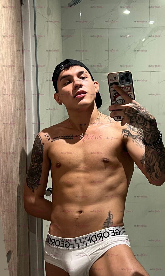 FOTOS DE JOVEN SEXY Y GUAPO CON GANAS DE DIVERSIÓN