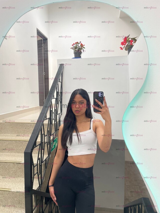 FOTOS DE WILL JOVEN DE OJOS MARRONES OSCUROS CADERAS DE INFARTO