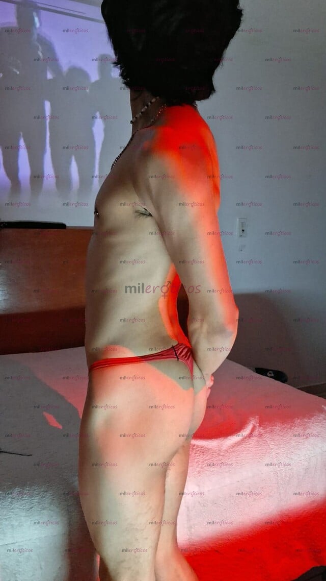 FOTOS DE SANTIAGO TWUNK MASCULINO CON UN CULITO A TU MEDIDA