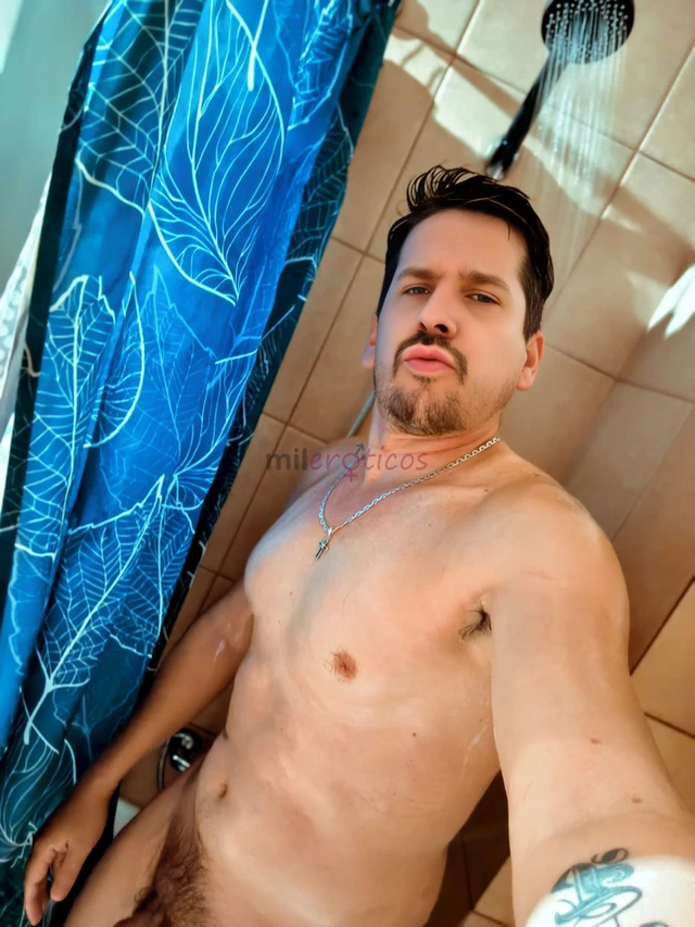 Si te gusta que te den una buena mamada en ese hoyo rico te metan la lengua bien dentro hasta el fondo te lo dilaten bien para despues irte metiendo l...