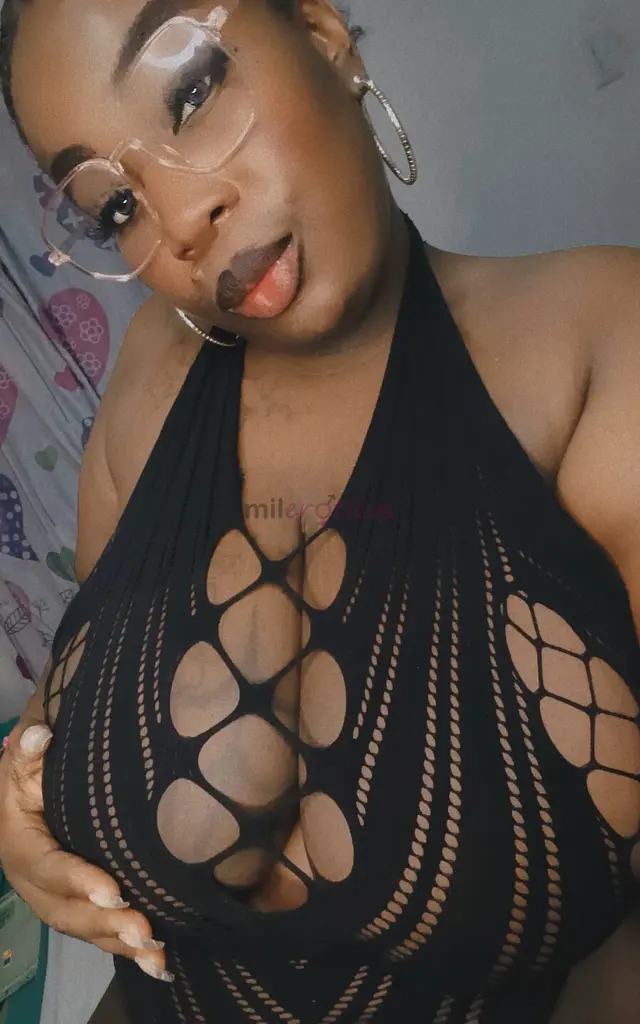 Soy una gordita colombiana de 34 anos muy ardiente conectate conmigo y la vas a pasar muy rico ofresco servicios virtuales como videollamadas amp chat...