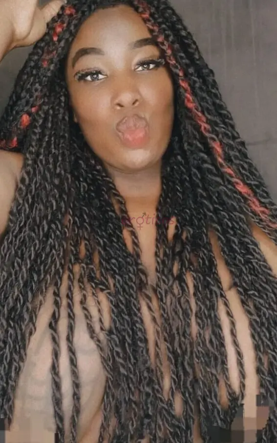 Soy una gordita colombiana de 34 anos muy ardiente conectate conmigo y la vas a pasar muy rico ofresco servicios virtuales como videollamadas amp chat...