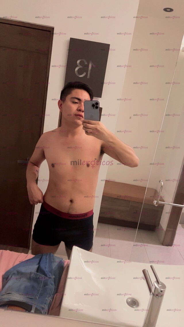 FOTOS DE UNIVERSITARIO COMPLACIENTE,CHAVITO SÚPER CALIENTE.