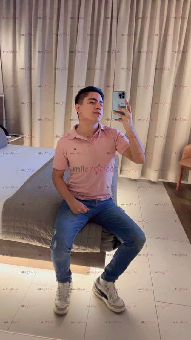 FOTOS DE UNIVERSITARIO COMPLACIENTE,CHAVITO SÚPER CALIENTE.