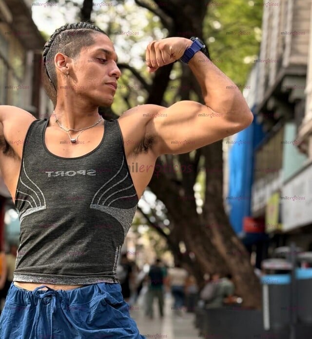 FOTOS DE LOGAN UN MEN, MUSCULOSO Y DOTADO DE 26 CM.