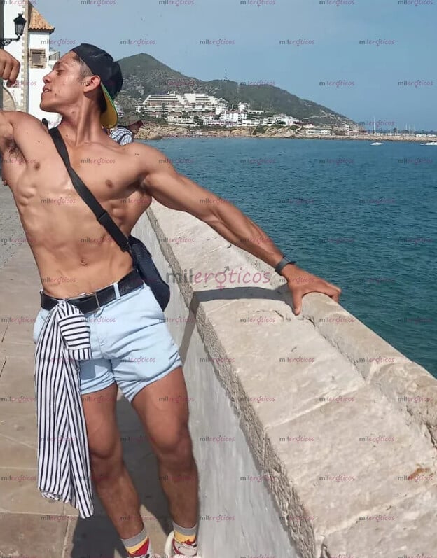 FOTOS DE LOGAN UN MEN, MUSCULOSO Y DOTADO DE 26 CM.