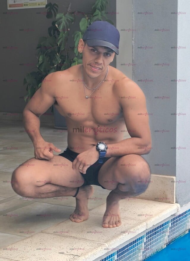 FOTOS DE LOGAN UN MEN, MUSCULOSO Y DOTADO DE 26 CM.
