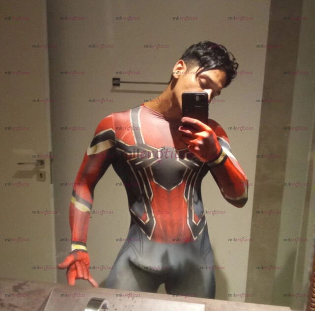 FOTOS DE LOGAN UN MEN, MUSCULOSO Y DOTADO DE 26 CM.