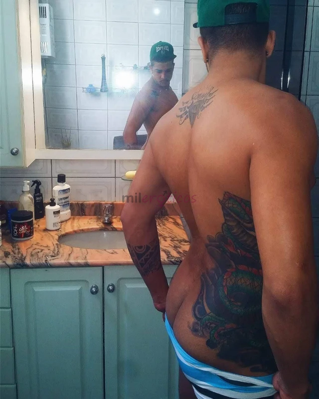 M e chamo hugo sou carioca como dizem da gema kk um cara de boa com vida que ama natureza praia animais e apaixonado por musica alem de cozinhar tambe...