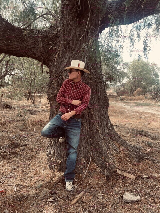 FOTOS DE VAQUERO POTOSINO CON 18 CM, DE VISITA POCO DÍAS