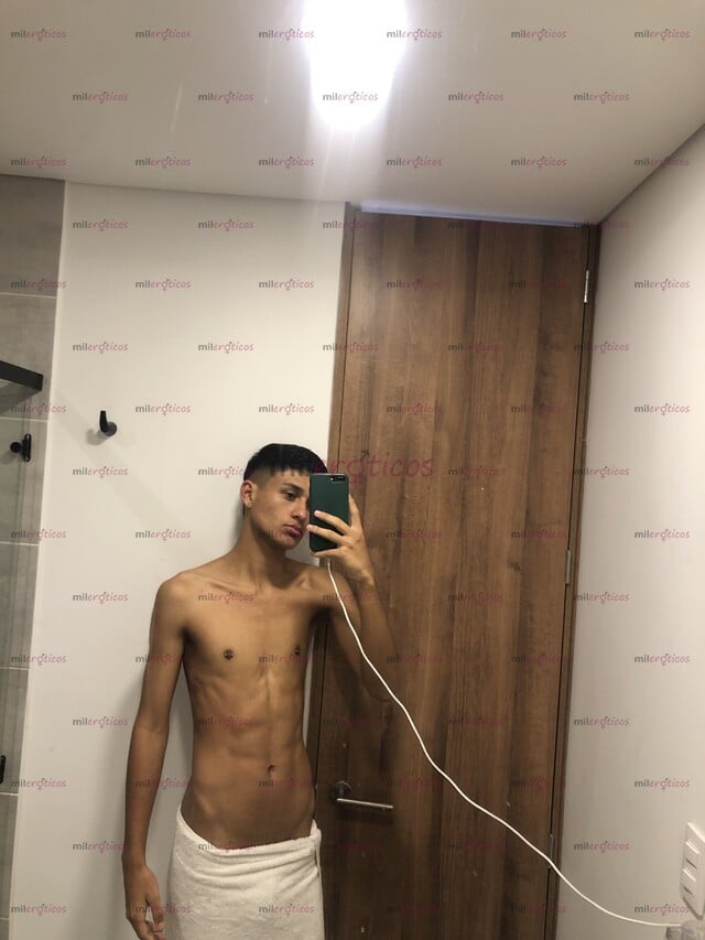 FOTOS DE JOVEN ALTO Y DELGADO, DISCRETO Y CON UNA ENERGÍA QUE ENGANCHA