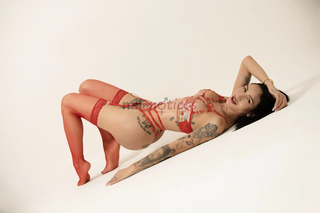 Hola carino bienvenido a mi perfil soy una chica trans que me destaco por mi buen porte mi feminidad y sensualidad te ofrezco mis servicios de activa...