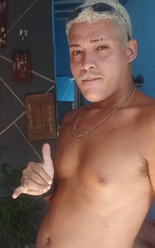 Seu refugio em forma de homem permita se seu refugio em forma de homem macho permita se e viva o hoje 1 gt eu sou educado cara tranquilo masculo carin...