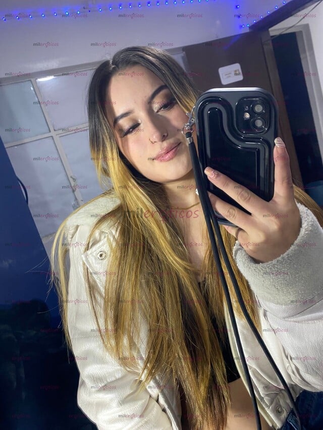 FOTOS DE RUBIA JOVEN Y CANDENTE CON MIRADA ANGELICAL