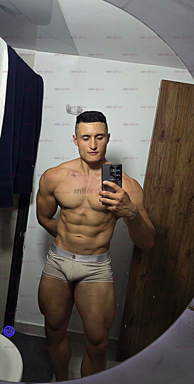 FOTOS DE JOVEN DEPORTISTA MASAJISTA, LEER BIEN EL ANUNCIO EDUCADO Y ASEADO