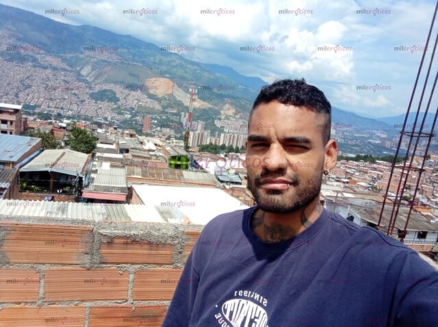 FOTOS DE JOVEN MORENO DE CONTEXTURA ATLETICA BELLUDO EN LA CIUDAD DE BELLO