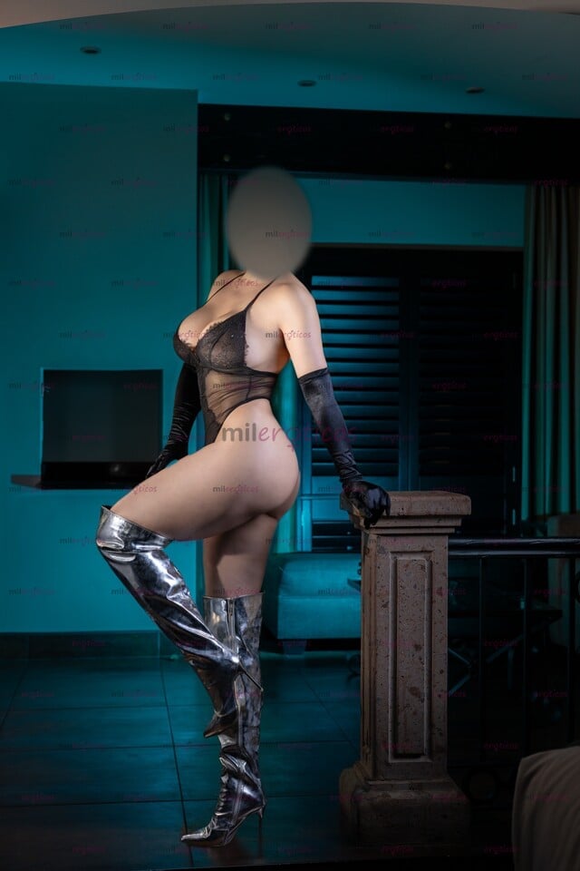 FOTOS DE DANIELA, PIEL BLANCA Y NALGAS TOTALMENTE NATURALES. QUIERO SER TU NOVIA MI AMOR