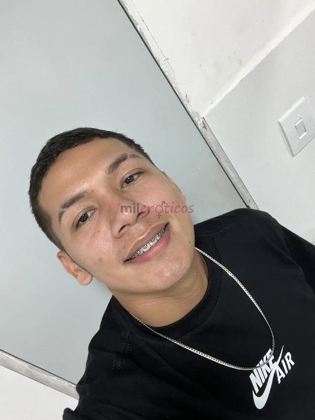 Prazer me chamo alex sou a combinacao perfeita entre inteligencia e seducao se voce busca uma homem charmoso envolvente e que sabe como fazer um homem...