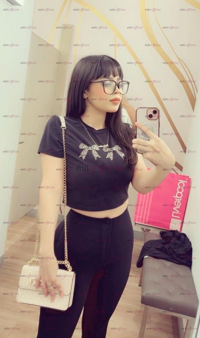 FOTOS DE PELINEGRA CHAPARRITA MUY BONITA DE CARA Y PIERNUDA