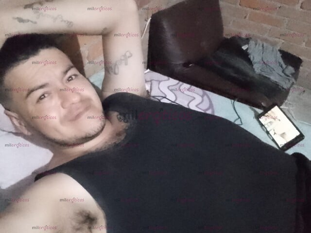 FOTOS DE CHAVO ACTIVO BUENA ONDA CON GRAN VERGA PARA TI