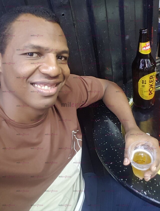 FOTOS DE SINGLE HETERO NEGRO JOVEN BUSCO MUJERES O PAREJAS