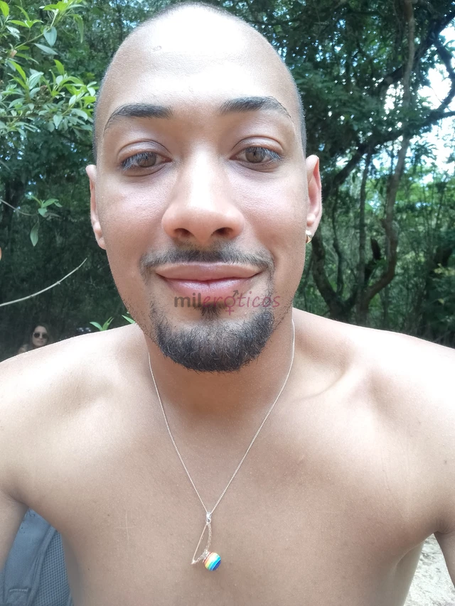 Prazer sou hugo sou calmo e educado amante do prazer seguro sou da regiao do jabaquara mas tambem atendo no grande abcd eu tenho tesao em ver pessoas...