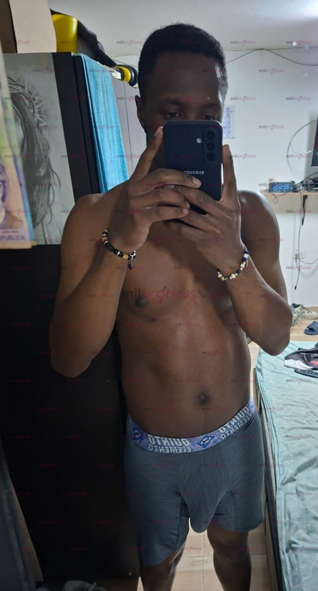 FOTOS DE UNIVERSITARIO (HETERO) DE 1,85 DOMINANTE Y COMPLACIENTE