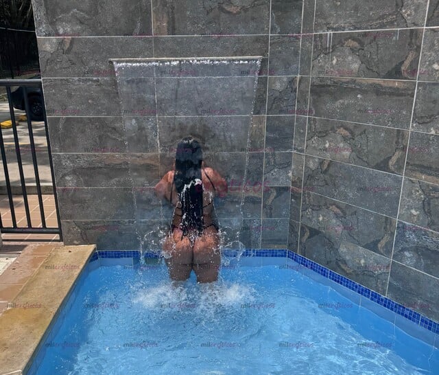 FOTOS DE ANA CHICA COMPLACIENTE Y SEDUCTORA , CADERONA, MORENA Y FOGOSA