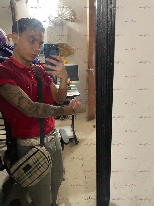 FOTOS DE JOVEN COLÁGENO CHAKAFRESA DE 22 AÑOS, TENGO UN VERGA GRANDE Y GRUESA DE 18 CM