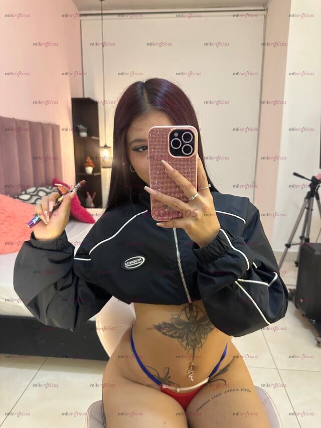FOTOS DE DELGADA, TATUADA Y CON UNA MENTE MUY PELIGROSA