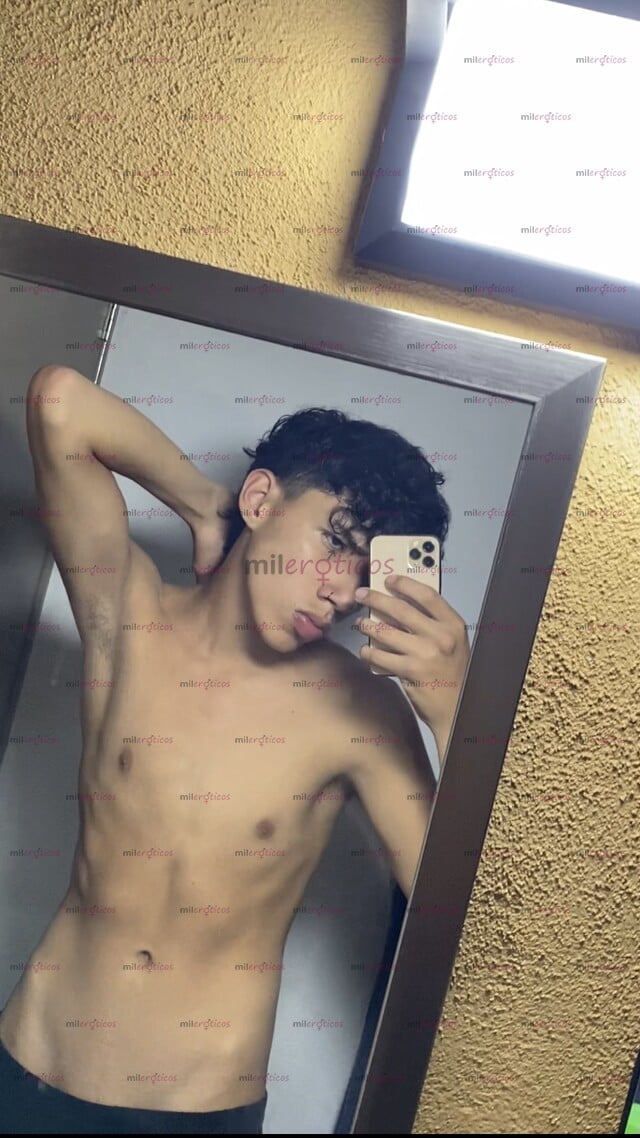 FOTOS DE CHAKAL HERMOSO CON 20 CM DE VERGA SUPER LECHERA