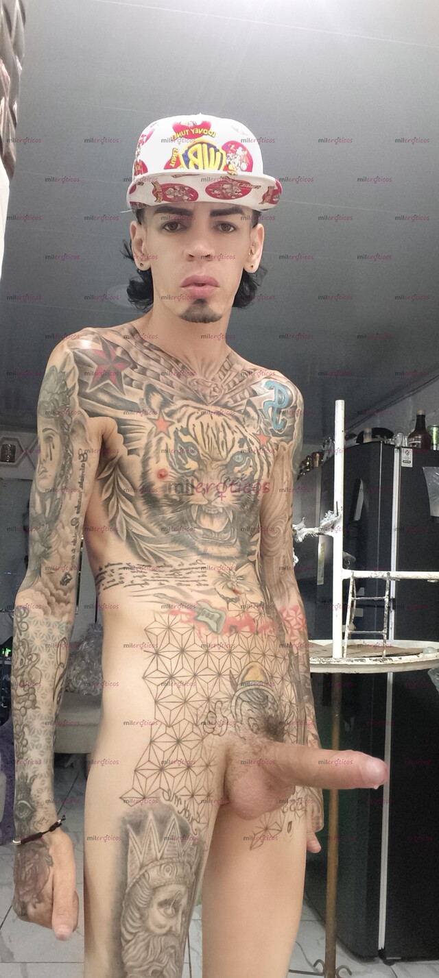 FOTOS DE FLACO ACTIVO SERIO TATUADO BLANCO MORBOSO