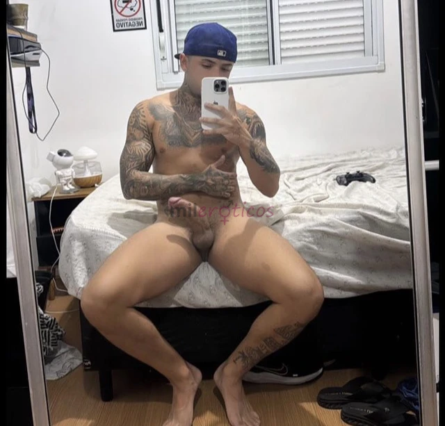 Opa beleza tenho 24 anos 1 80 de altura e 23 cm de dotecurto tudo ativo passivo beijo gozo e realizo fetichestenho local mais tambem posso ir ate vc o...