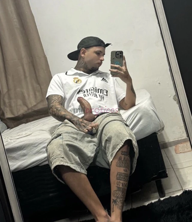 Opa beleza tenho 24 anos 1 80 de altura e 23 cm de dotecurto tudo ativo passivo beijo gozo e realizo fetichestenho local mais tambem posso ir ate vc o...