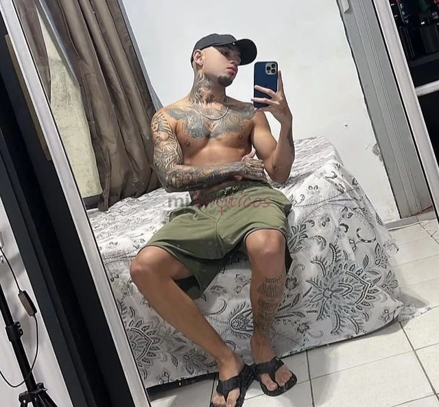 Opa beleza tenho 24 anos 1 80 de altura e 23 cm de dotecurto tudo ativo passivo beijo gozo e realizo fetichestenho local mais tambem posso ir ate vc o...