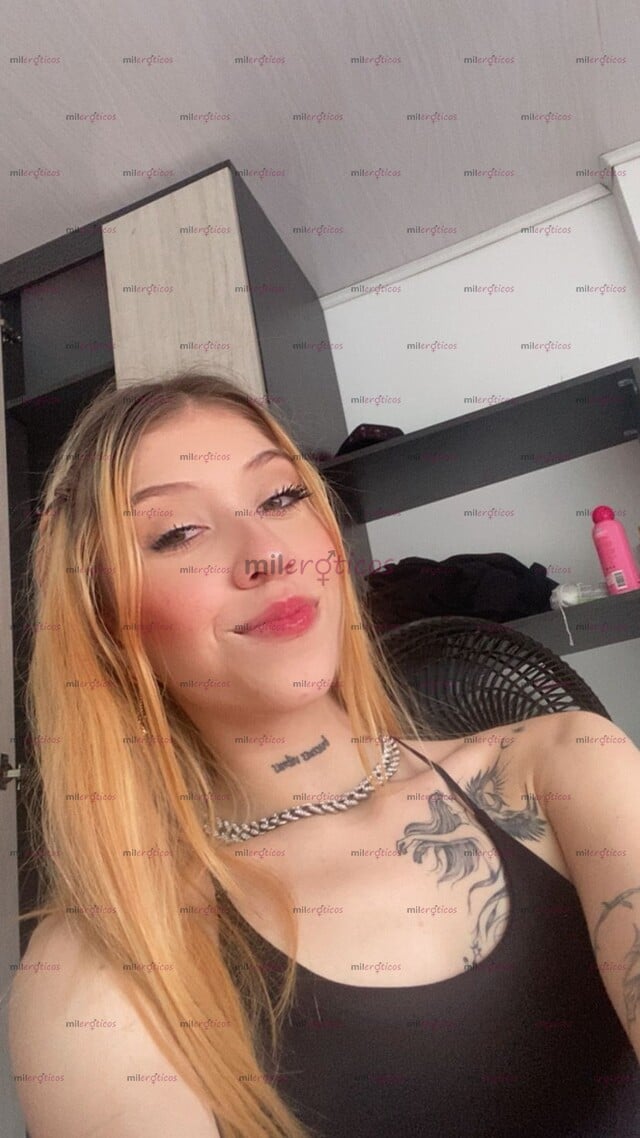 FOTOS DE RUBIA TATUADA DE OJOS CLAROS BLANQUITA CURVILINEA