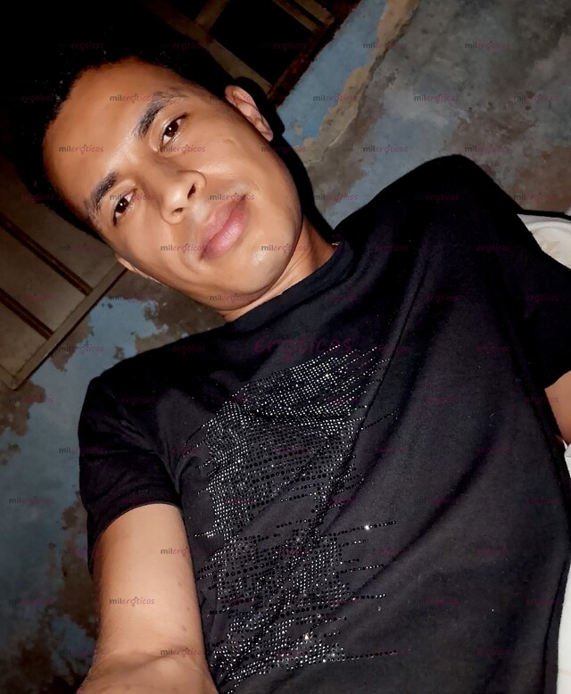 FOTOS DE SENSUAL JOVEN MORENO COMPLACIENTE Y PICARON