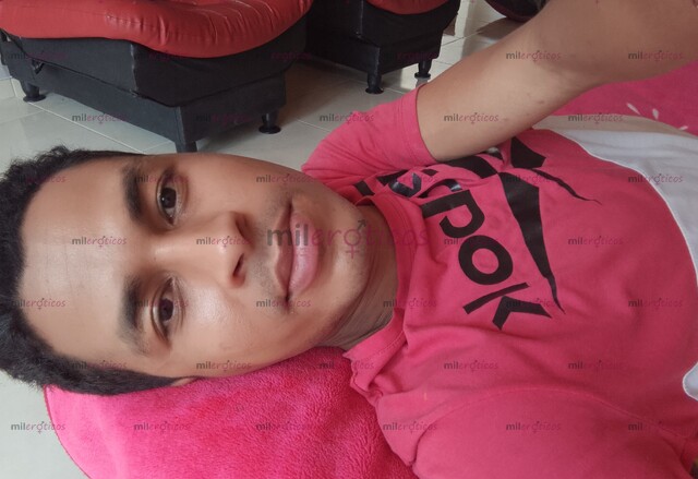 FOTOS DE SENSUAL JOVEN MORENO COMPLACIENTE Y PICARON
