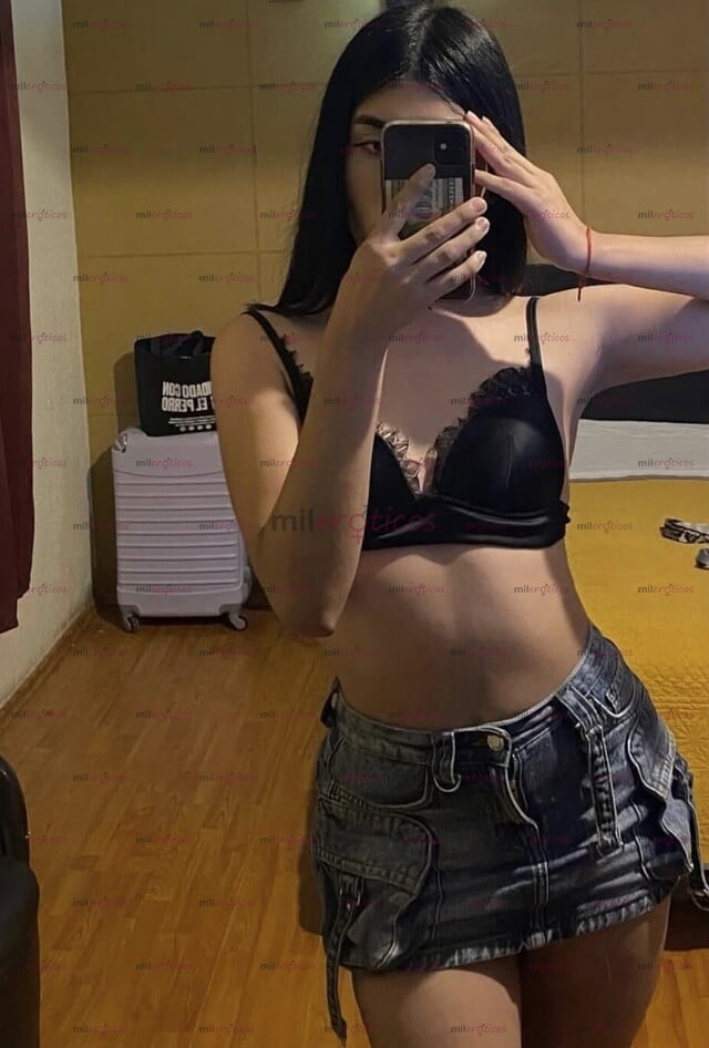 FOTOS DE MUÑEQUITA CON TETITAS DE HORMONA, NALGAS PARADITAS, Y UN PENE RIQUÍSIMO