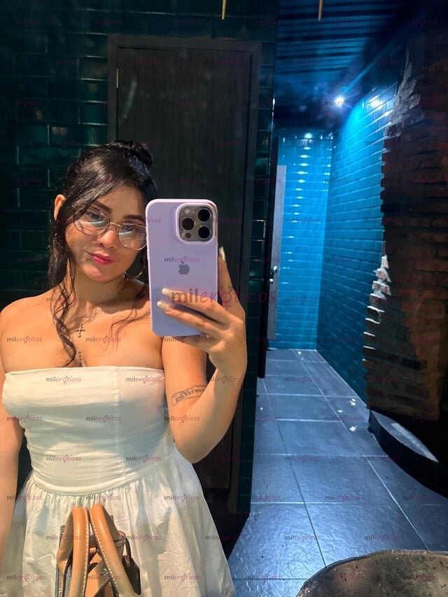 FOTOS DE NIKOL, LATINA DE 19 AÑOS PIEL SUAVE, MIRADA QUE HIPNOTIZA