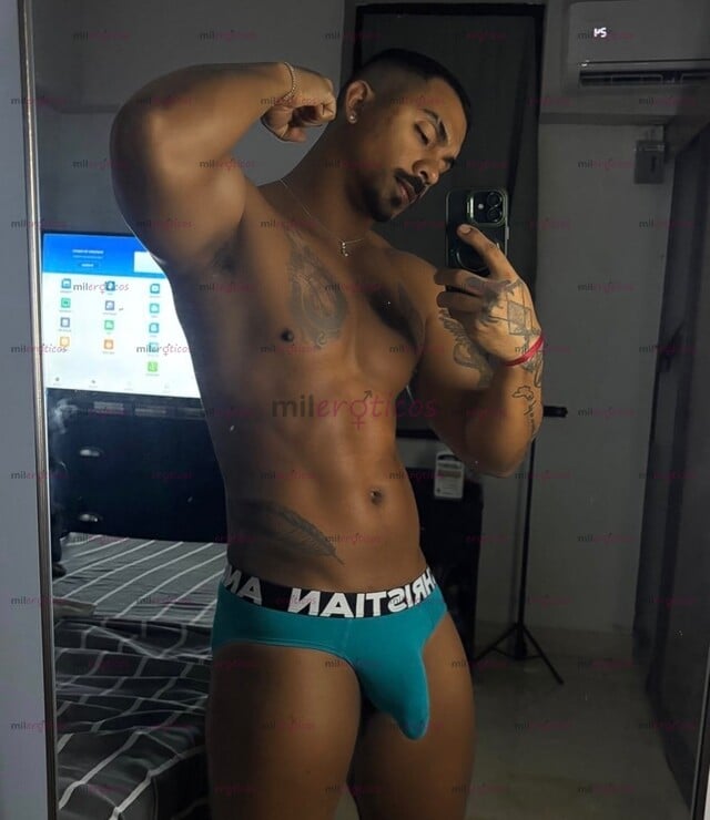 FOTOS DE DOMINICANO, 28 AÑOS, CON UNA PRESENCIA QUE COMBINA SEGURIDAD, ELEGANCIA Y UN TOQ