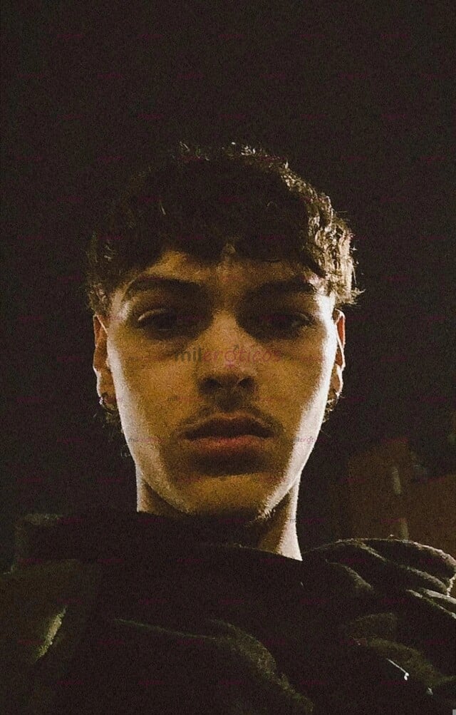 FOTOS DE LEER DESCRIPCIÓN. FLACO ALTO QUE CUMPLE TUS DESEOS