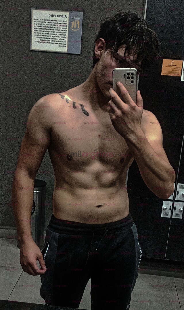 FOTOS DE 22 AÑOS, 1.78, CUERPO ATLÉTICO Y UNA PRESENCIA QUE NO SE OLVIDA, HETEROSEXUAL