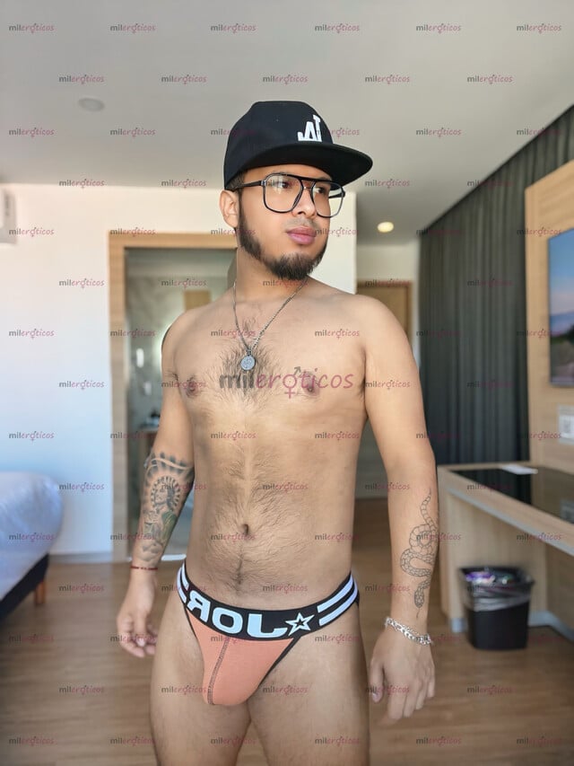 FOTOS DE CHICO TRAVIESO VIP, GUAPO Y SEXY DOTADO VARONIL MUY LECHERO Y DELICIOSAS NALGAS