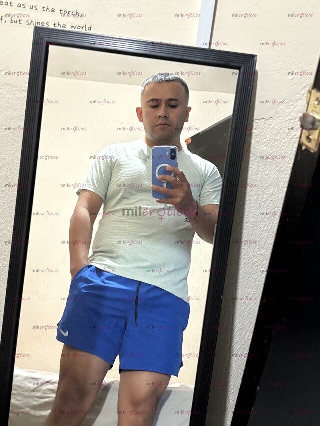 FOTOS DE TV INICIANDO (DE CLOSET) , BUSCANDO VERGA DELICIOSA