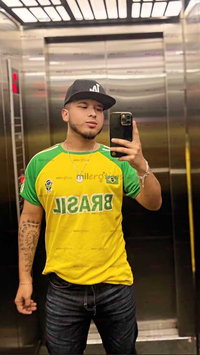 FOTOS DE CHICO TRAVIESO VIP, GUAPO Y SEXY DOTADO VARONIL MUY LECHERO Y DELICIOSAS NALGAS